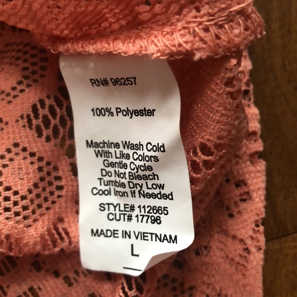 Rose Lace Choker Neckline Top - Picture 3 of 3